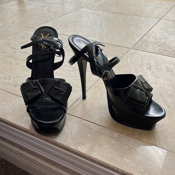 YSL black patent “Y” stilettos - Picture 1 of 3